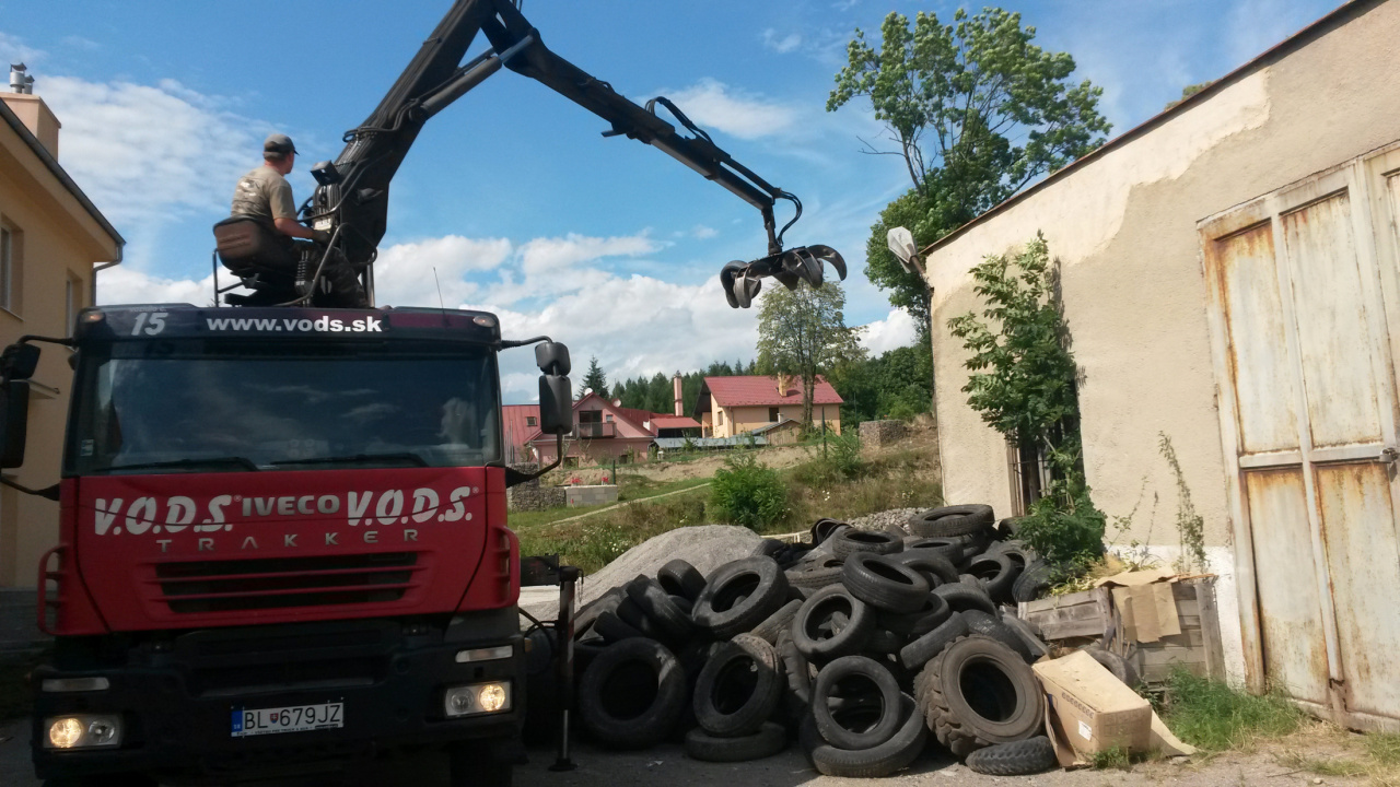 Fotografia fotogalérie Zber opotrebovaných pneumatík